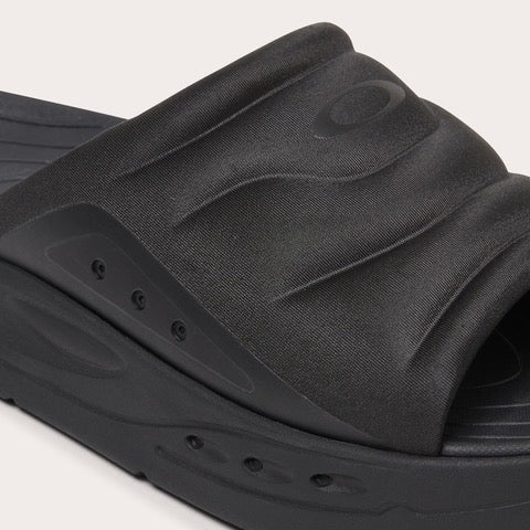 Oakley® Studio Slide - Blackout